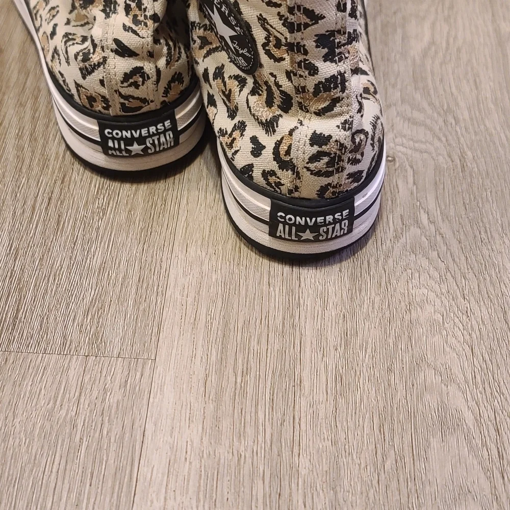 Converse For Juniors Or Kids Leopard Print Canvas Sneakers Size 4 Like New